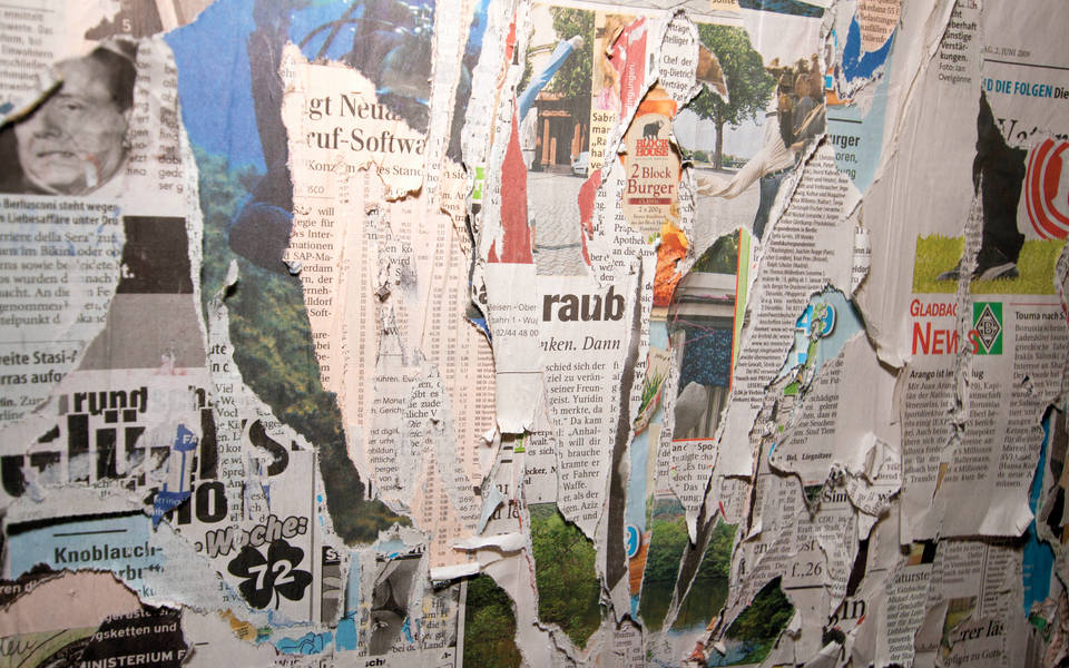Décollage Von Lüge zu Wahrheit
